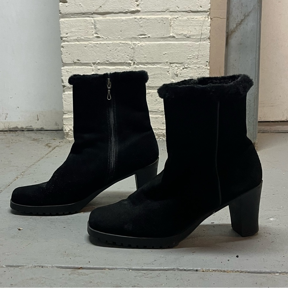 Vintage black suede booties with fake fur trim, square toe!